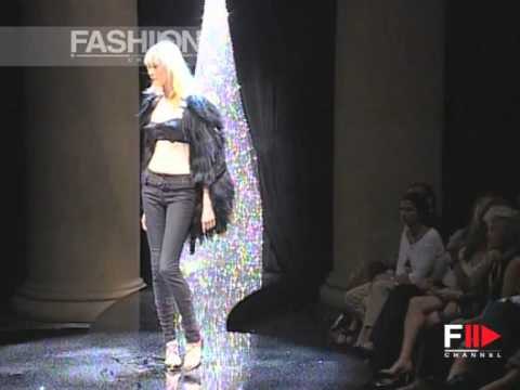 Fashion Show Antonio Berardi Haute Couture Women Autumn Winter 2003 2004 Paris 1 of 3