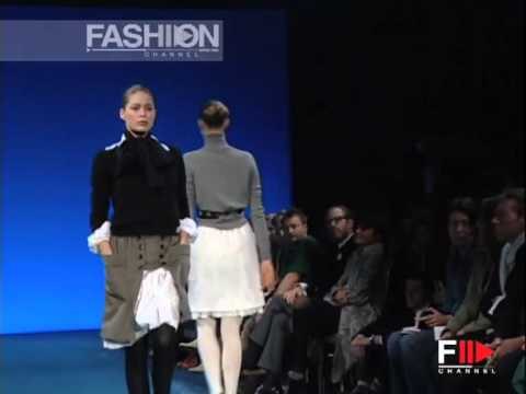 Yves Saint Laurent Fashion Show Pret a Porter Women Autumn Winter 2005 2006 Paris 1 of 4