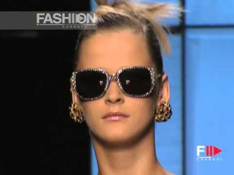 Valentino Autumn Winter 2000 2001 Paris 4 of 5 Haute Couture woman by FashionChannel