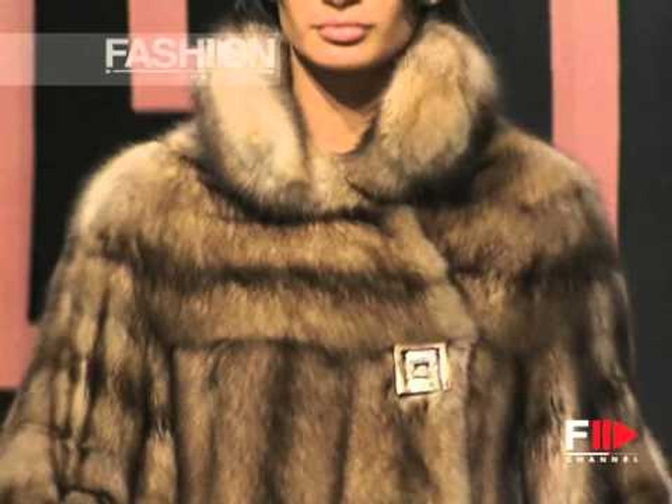 "Versace Atelier" Autumn Winter 2000 2001 Paris 1 of 4 Haute Couture woman by Fashion Channel