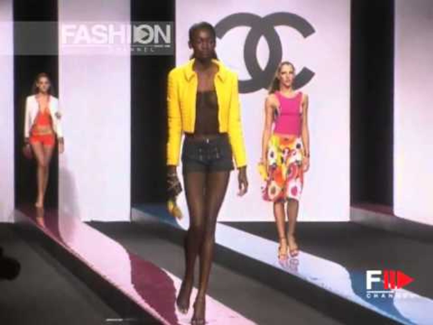 Chanel" Spring Summer 2000 Paris 1 of 3 Pret a Porter by FashionChannel -  video Dailymotion