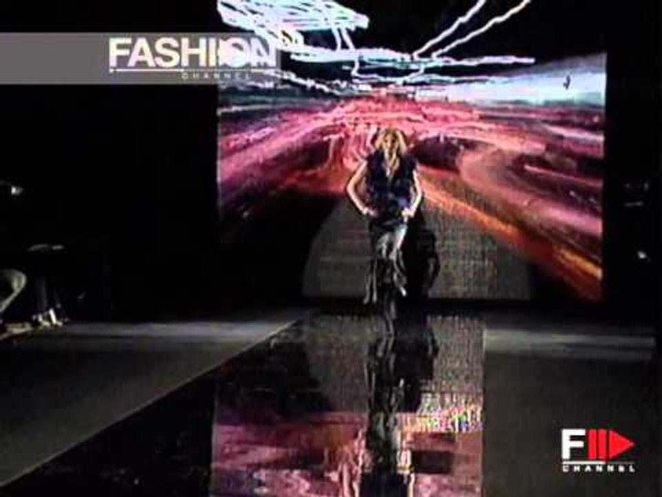"Emporio Armani" Autumn Winter 2004 2005 Milan 2 of 2 Pret a Porter Woman by FashionChannel