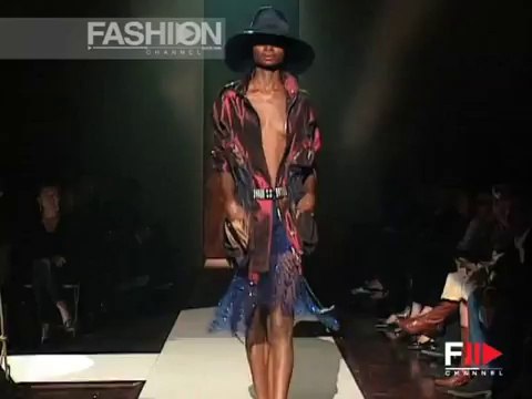Gianfranco Ferrè Spring Summer 2004 Milan 3 of 5 Pret a Porter Woman by FashionChannel