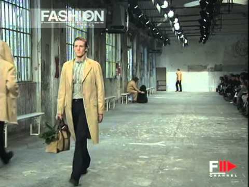 "Issey Miyake" Autumn Winter 2003 2004 Milan 2 of 4 Menswear by FashionChannel