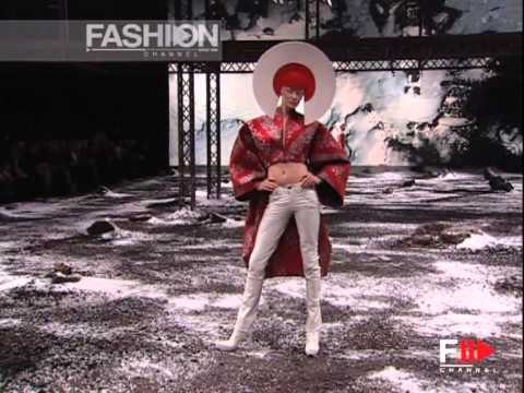 Alexander McQueen Autumn Winter 2003 2004 Paris 3 of 4 Pret a Porter Woman by FashionChannel