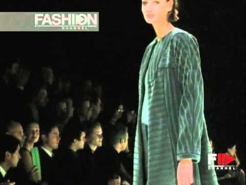 Giorgio Armani Autumn Winter 1999 2000 Milan 2 of 4 pret a porter woman by FashionChannel