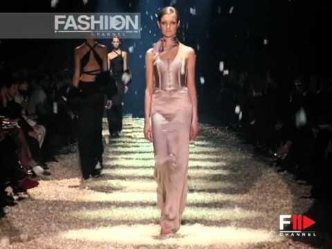 Gucci Autumn Winter 2003 2004 Milan 3 of 3 Pret a Porter Woman by FashionChannel