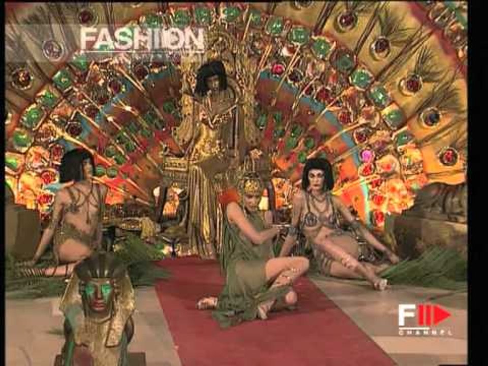 "John Galliano" Autumn Winter 1997 1998 Paris 3 of 3 pret a porter woman by FashionChannel