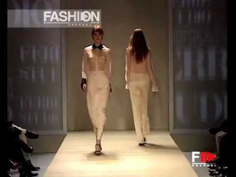Gianfranco Ferré Studio Autumn Winter 2001 2002 Milan 3 of 4 Pret a Porter Woman by FashionChannel