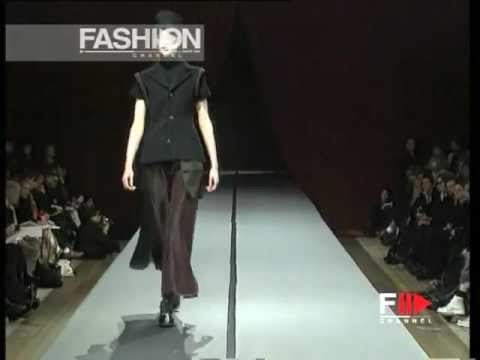 Yohji Yamamoto Autumn Winter 1995 1996 Paris 5 of 7 pret a porter woman by FashionChannel
