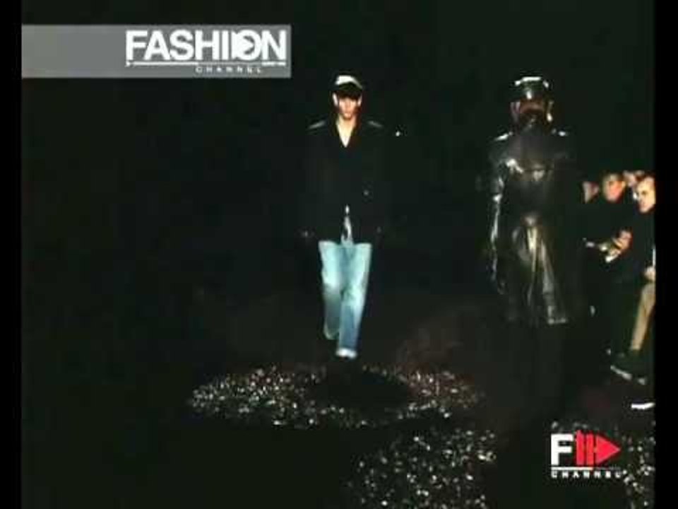 "Gucci" Autumn Winter 2001 2002 Milan 1 of 3 Menswear by FashionChannel