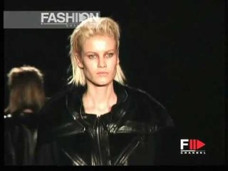 "Gucci" Autumn Winter 2001 2002 Milano 1 of 3 pret a porter by FashionChannel.mov