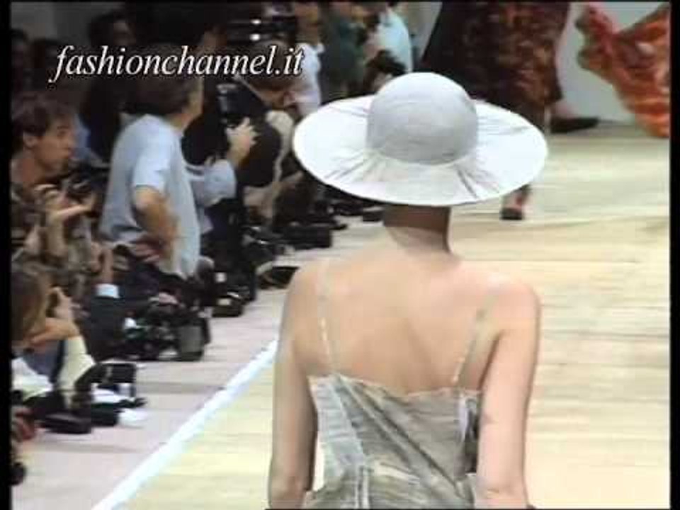 "Comme Des Garcons" Spring Summer 1992 Paris 3 of 4 Pret a Porter Woman by FashionChannel
