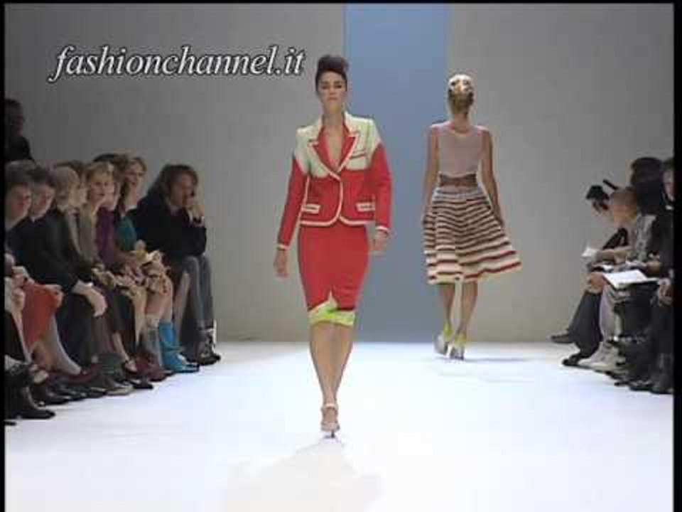 "Givenchy" Spring Summer 2001 Paris 4 of 4 pret a porter woman by FashionChannel