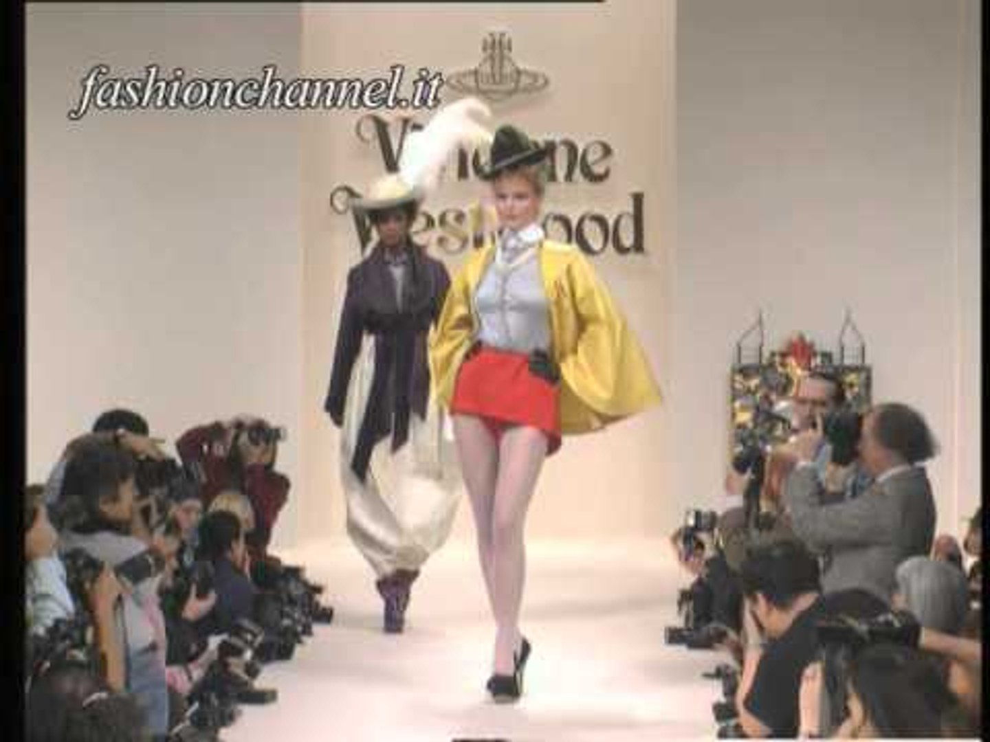 Vivienne Westwood Autumn Winter 1994 1995 Paris 3 of 10 pret a porter  woman by FashionChannel - video Dailymotion