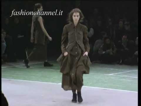 Comme des Garcons Autumn Winter 1994 1995 Paris 3 of 7 pret a porter woman by FashionChannel