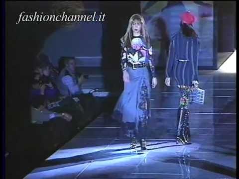 Gianni Versace Autumn Winter 1993 1994 Milan 3 of 4 pret a porter woman by FashionChannel