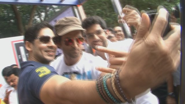Hrithik Roshan, Dino Morea, Aditya Thackeray SELFIE MOMENT