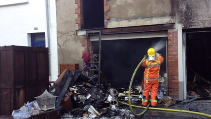 Deux garages en feu rue Hoche