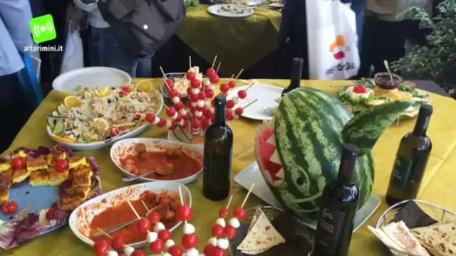 Marc Marquez, bagno di folla alla stazione di servizio Repsol di Corpolò