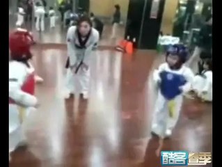 Super Funny ！Two Kids Taekwondo Danceing Duel O(∩_∩)O~