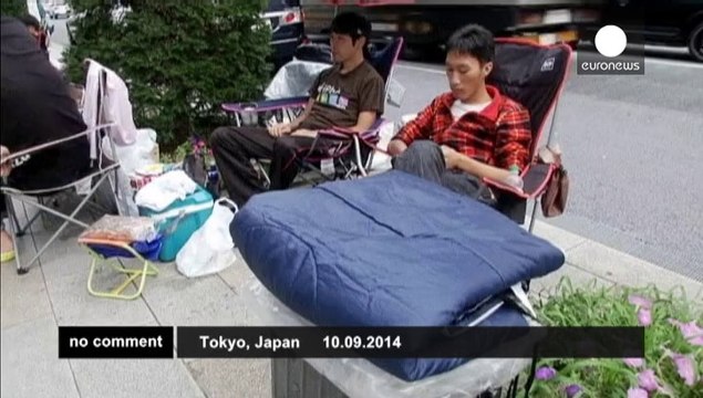 iPhone fever begins in Tokyo