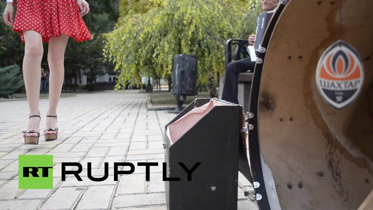Ukraine: Donetsk pensioners rock to Deep Purple as bombs drop in E. Ukraine
