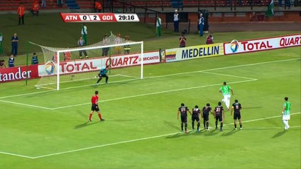 Copa Sudamericana - Penalty, CSC : Il arrête tout !