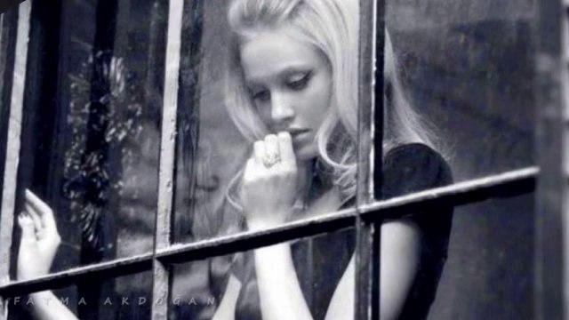 SEZEN AKSU-DÖRT GÜNLÜK BİRŞEY