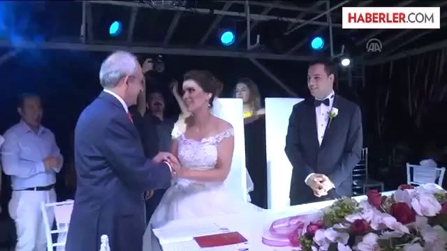 Kılıçdaroğlu, nikah şahidi oldu -