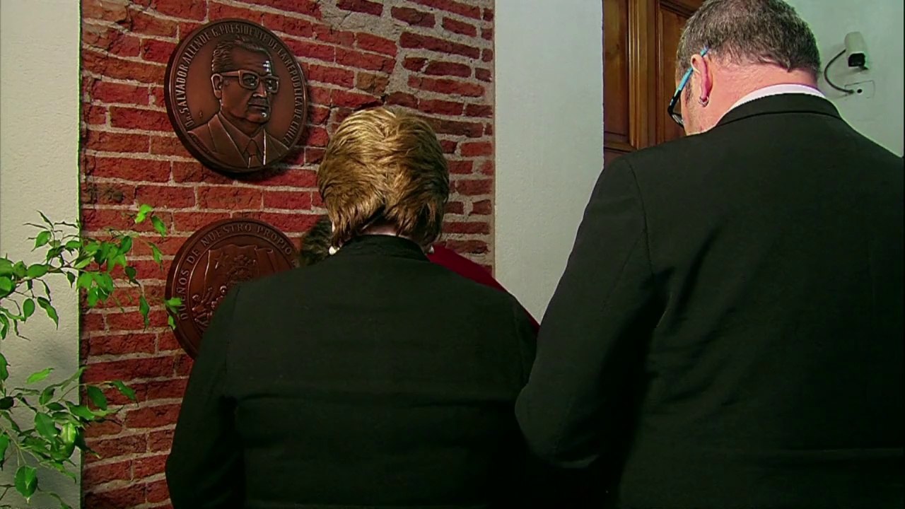 Bachelet homenageia Allende