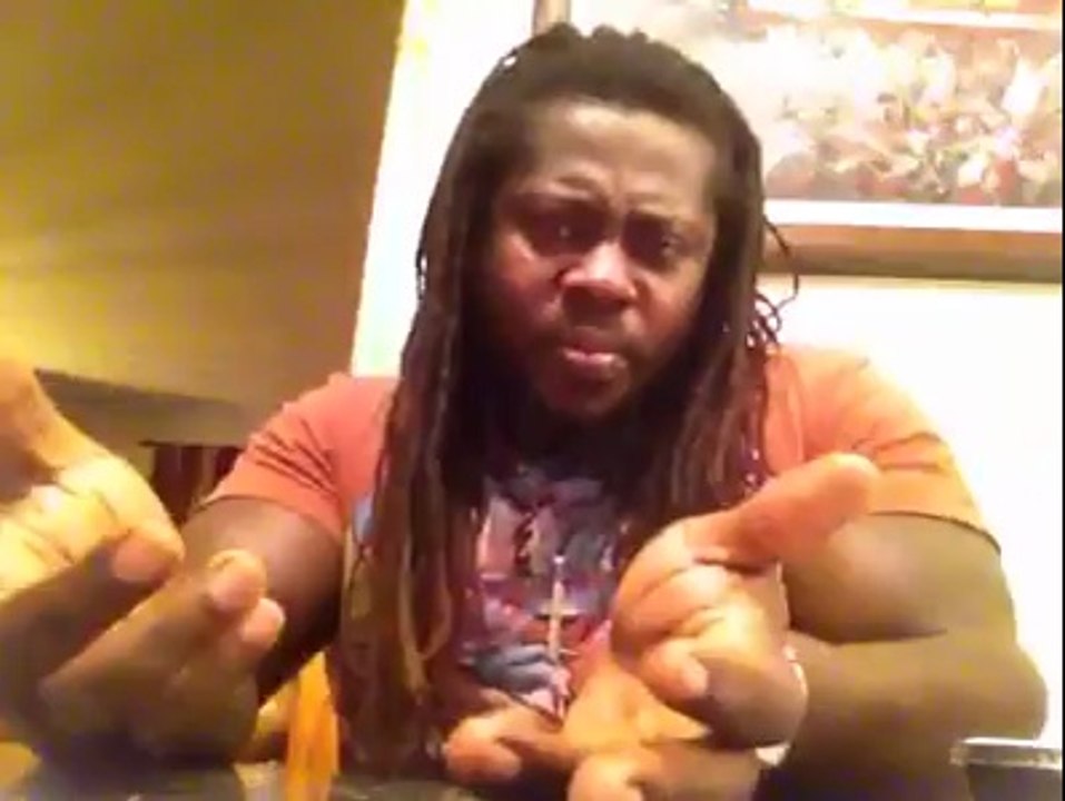 Un supporter ivoirien très déçu après la défaite contre le Cameroun.