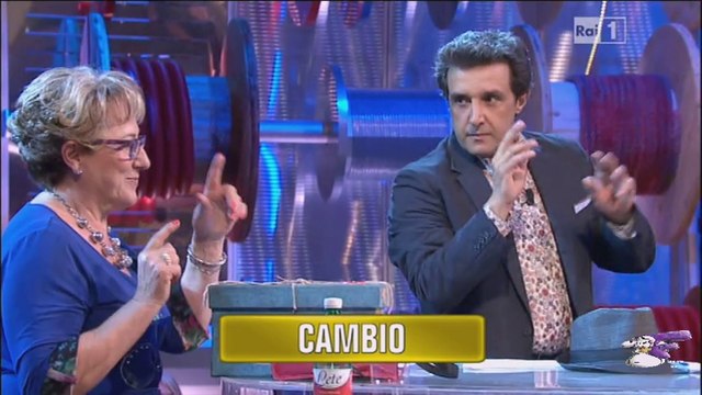 Il ballo alla Roberto Bolle di Flavio Insinna ad Affari Tuoi