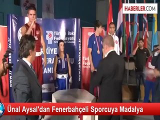 Fenerbahçeli Boksörün Elini Öptüğü Aysal: Onların Hepsi Benim Evladım