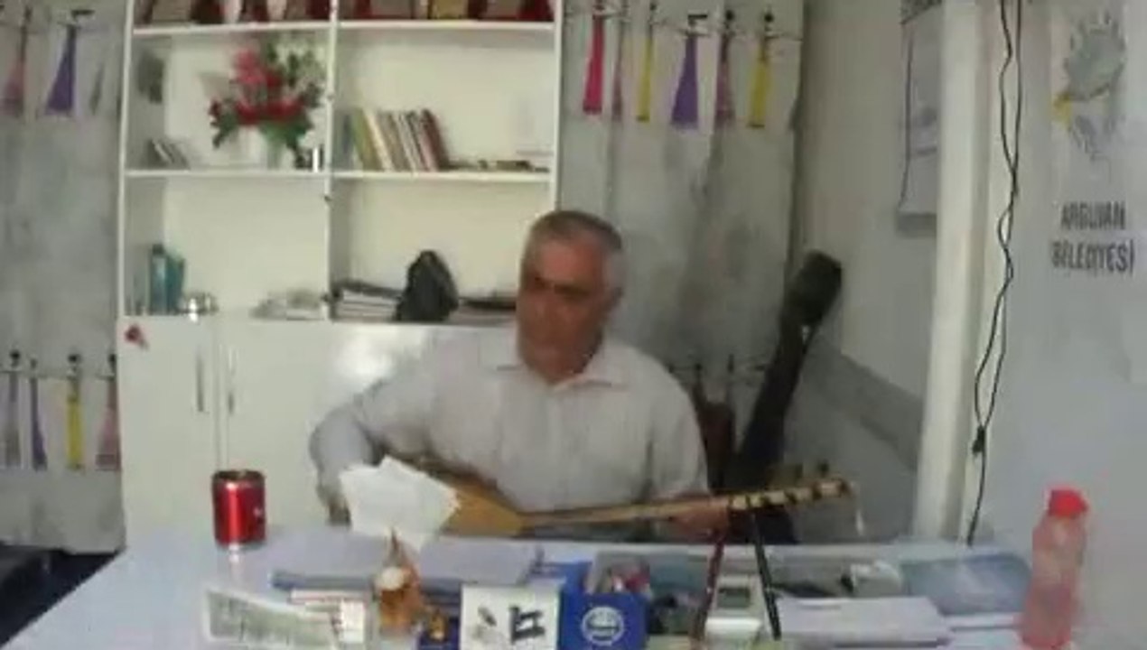 Aşık ERCAN-Hayrola çilem                                    (Aşık ERCAN Müzik Merkezinde kızım Hasretin özel çekimi)