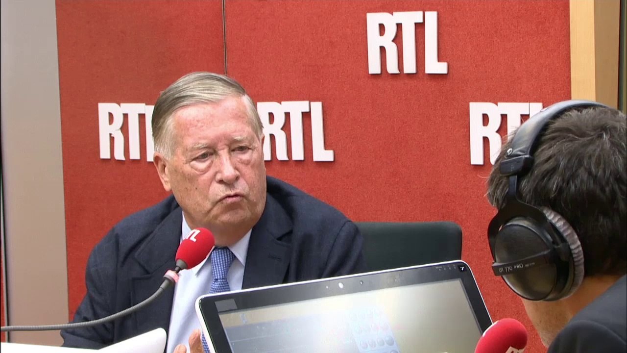 Alain Duhamel : "L'offensive aérienne que Barack Obama projette de lancer en Irak constitue une volte-face"