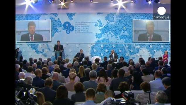 Порошенко: Крим буде повернено невійськовим шляхом