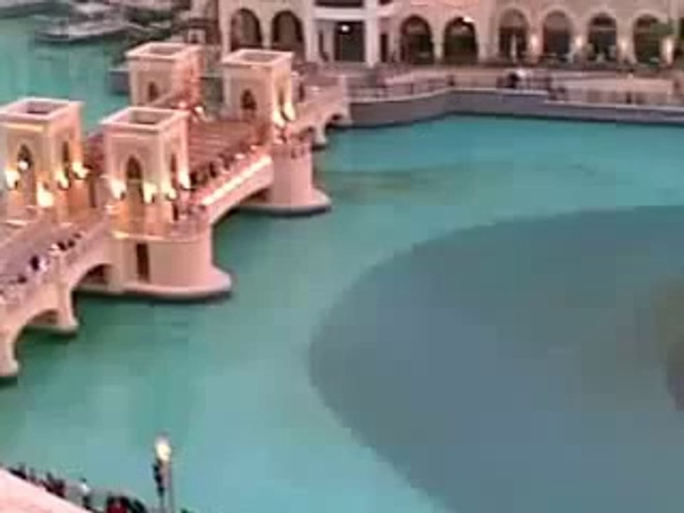 DUBAI  AMAZING Fountain