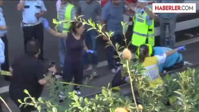 TEM Otoyolu'nda otobüs şarampole devrildi: 20 yaralı -