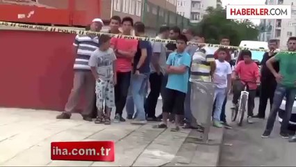 Sokak Ortasında Önce Eşini, Sonra Kendini Vurdu