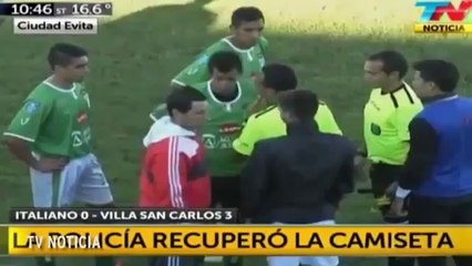 Torcedores deixam jogador sem uniforme na Argentina