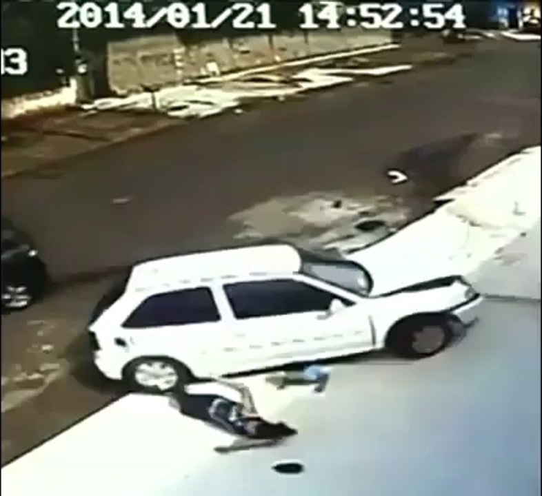 "Jisay ALLAH Rakhy Usy Kon Chakhy"