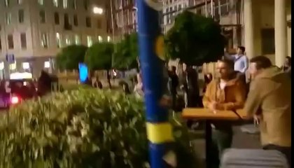 Un amateur de drift nargue la police avec sa voiture et continue sa route !