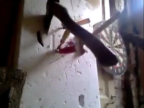 Quand les Russes jouent au fléchettes