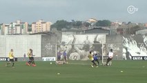 Isolou! Zagueiro desperdiça chance incrível no treino do Corinthians