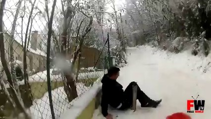 Sledding goes wrong - Fails World