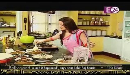 Tumhari Paakhi 13th September 2014 Kitchen Mai Huwa Romance