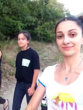 Des filles géorgiennes chantent dans leur langue natale : bizarre mais beau!