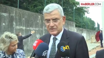 AB Bakanı Bozkır, Asala kurbanı Türk diplomatlar için dikilen anıta çelenk koydu -