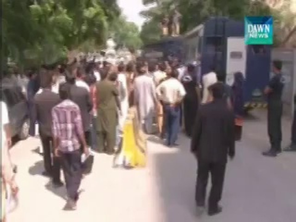 PTI activists stop prison vans